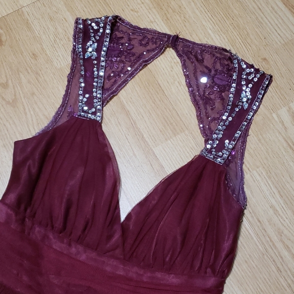 Fun burgandy Dress - Picture 2 of 5